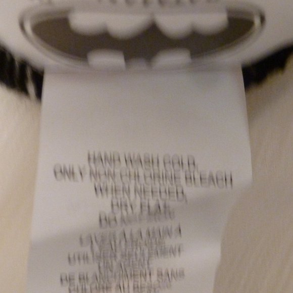 Batman DC Comics Ladies Winter Hat  Bennie with Pom - Picture 7 of 8